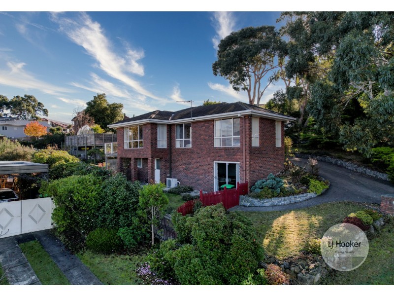 24 Cedar Street, Lindisfarne TAS 7015