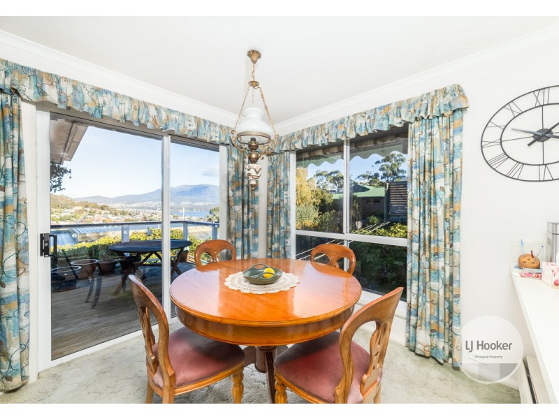 24 Cedar Street, Lindisfarne TAS 7015