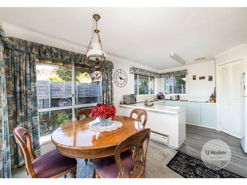 24 Cedar Street, Lindisfarne TAS 7015