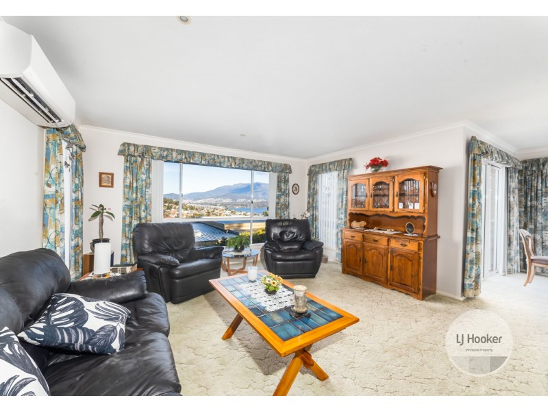 24 Cedar Street, Lindisfarne TAS 7015