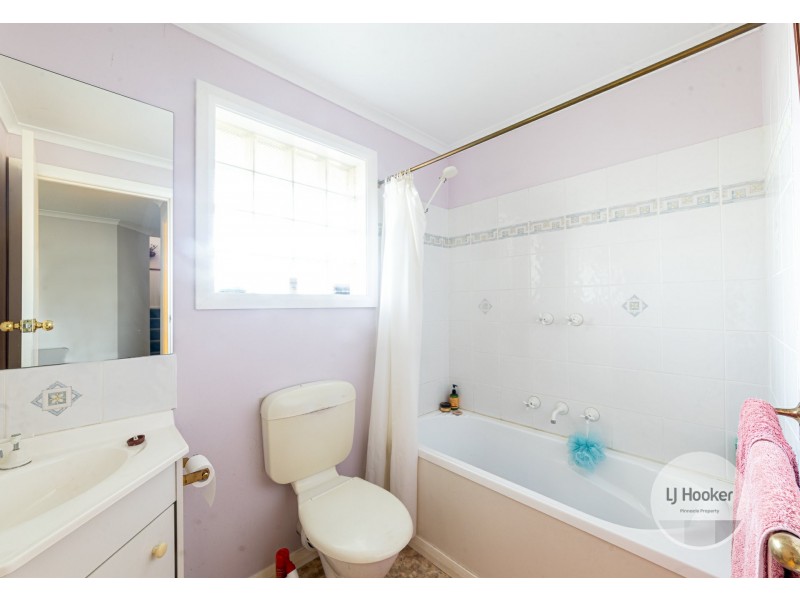 24 Cedar Street, Lindisfarne TAS 7015