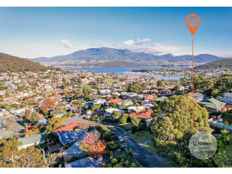 24 Cedar Street, Lindisfarne TAS 7015