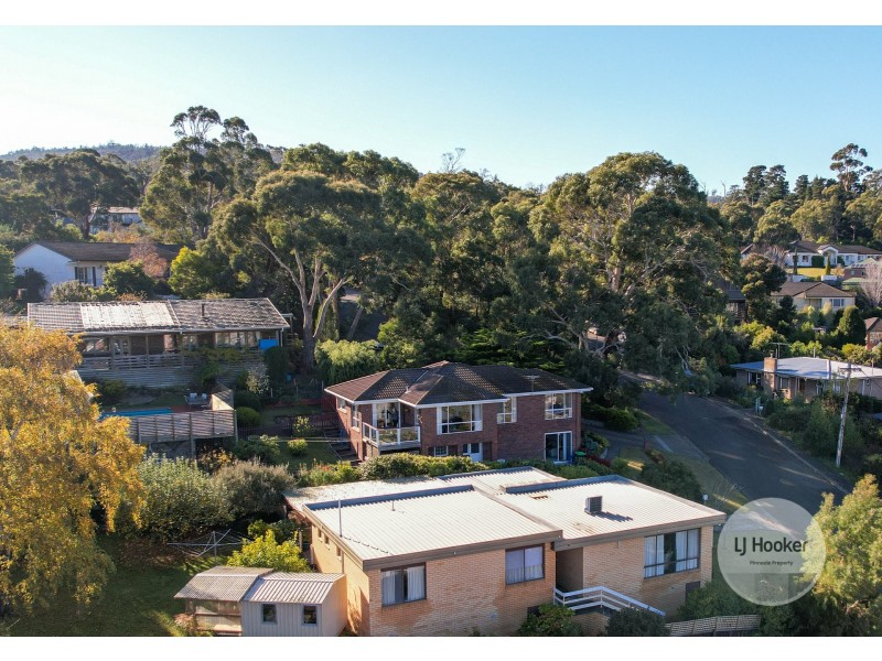 24 Cedar Street, Lindisfarne TAS 7015