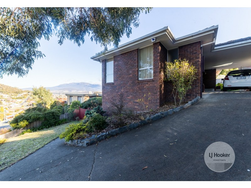 24 Cedar Street, Lindisfarne TAS 7015