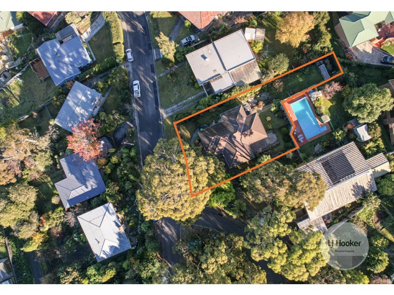 24 Cedar Street, Lindisfarne TAS 7015