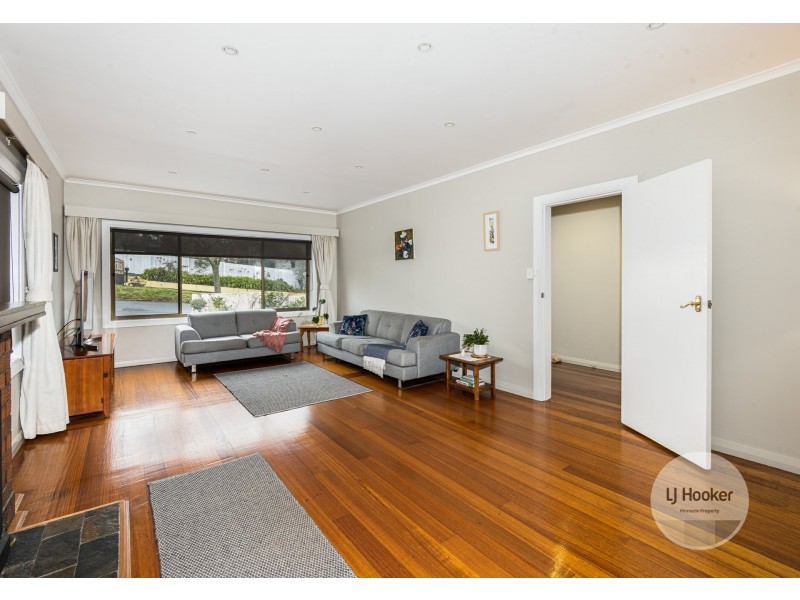 21 Oldham Avenue, New Town TAS 7008