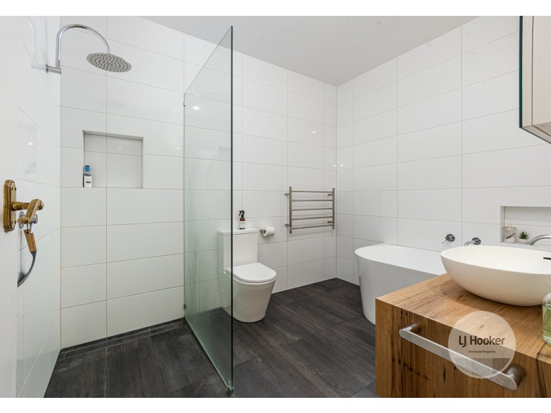 21 Oldham Avenue, New Town TAS 7008