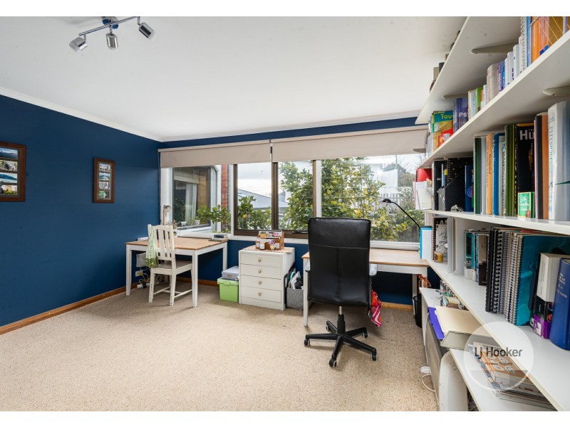 21 Oldham Avenue, New Town TAS 7008