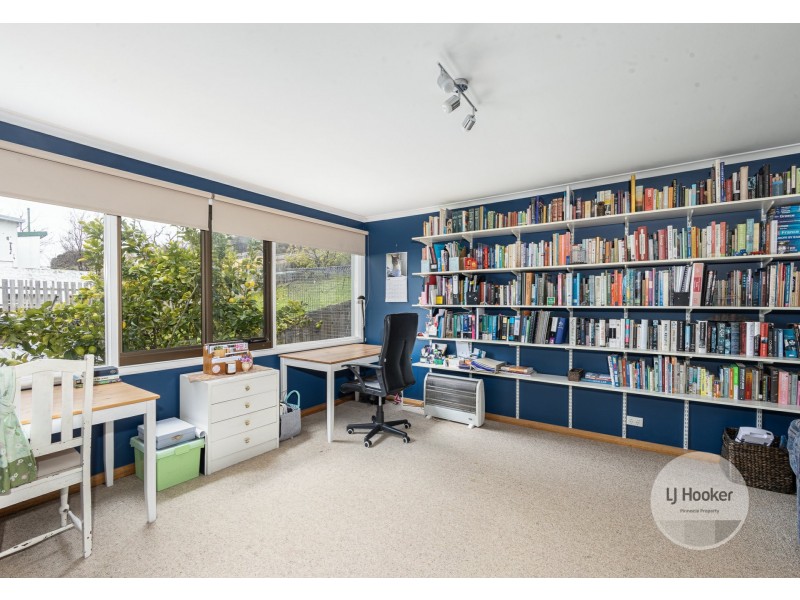 21 Oldham Avenue, New Town TAS 7008