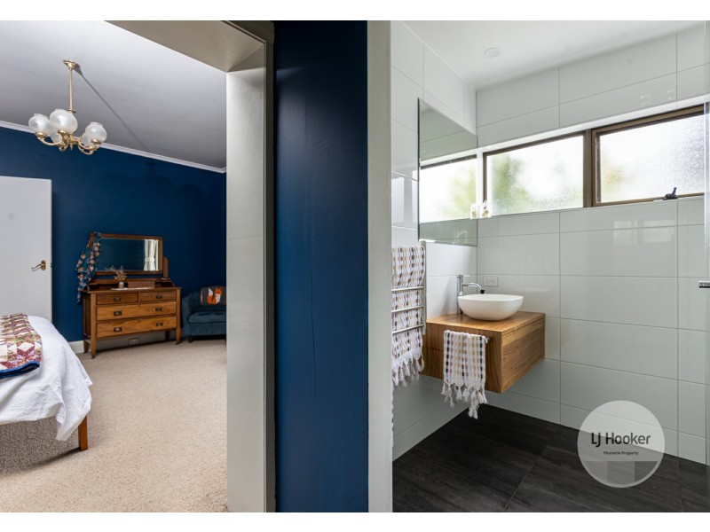 21 Oldham Avenue, New Town TAS 7008