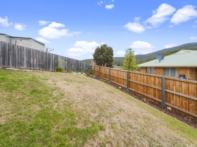 2/25 Spring Street, Claremont TAS 7011