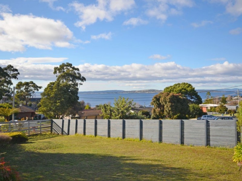 46 Illawarra Road, Blackmans Bay TAS 7052