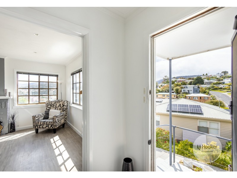 8 Broad Street, Lindisfarne TAS 7015