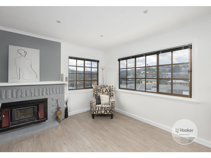 8 Broad Street, Lindisfarne TAS 7015