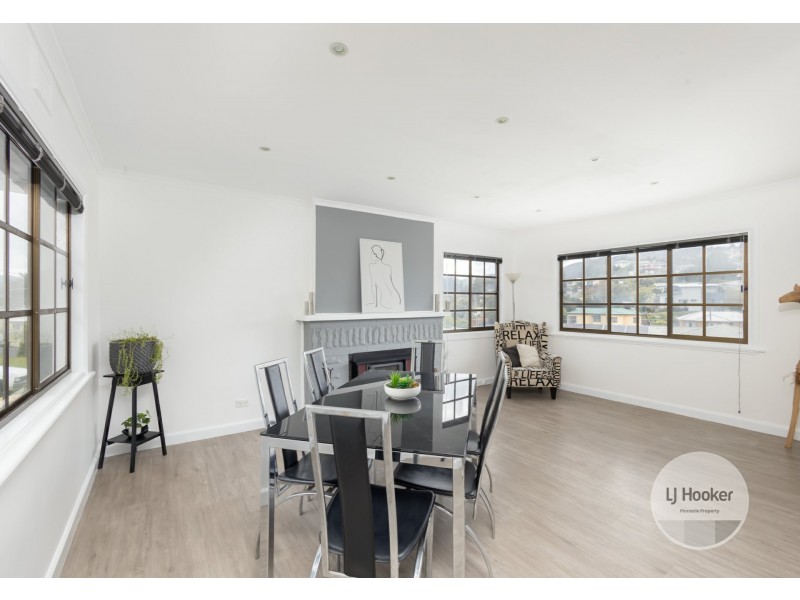 8 Broad Street, Lindisfarne TAS 7015