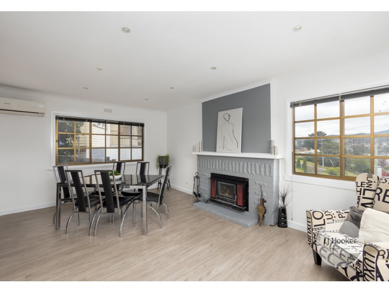 8 Broad Street, Lindisfarne TAS 7015