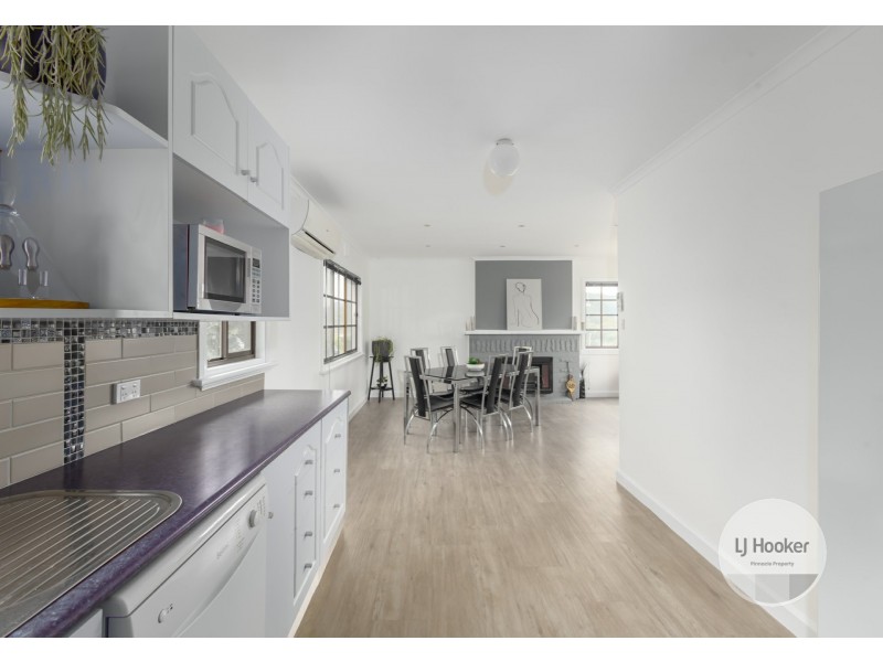 8 Broad Street, Lindisfarne TAS 7015