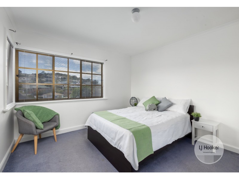8 Broad Street, Lindisfarne TAS 7015