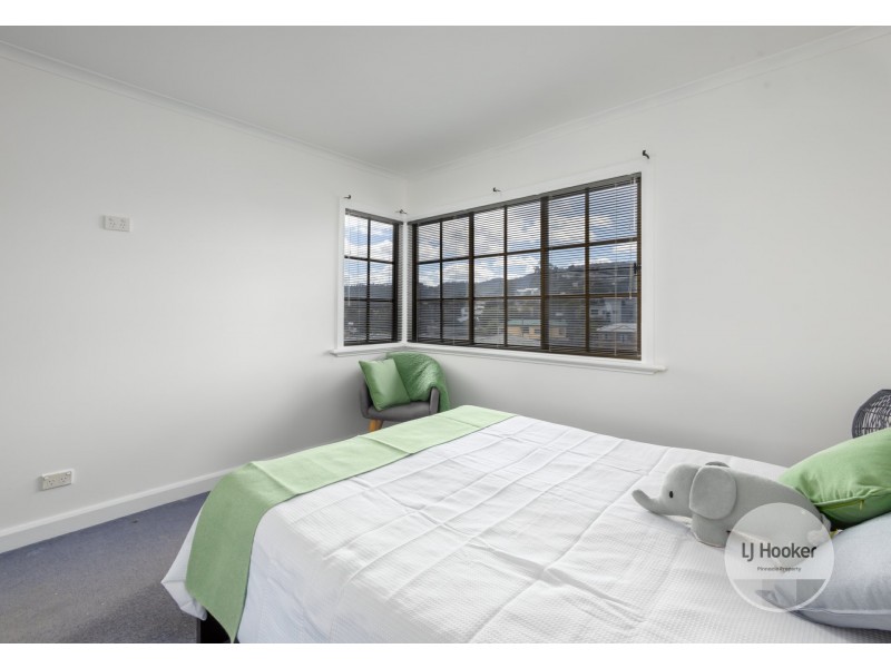 8 Broad Street, Lindisfarne TAS 7015