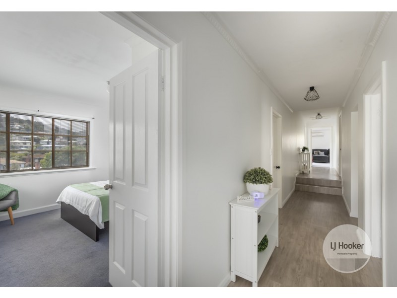 8 Broad Street, Lindisfarne TAS 7015