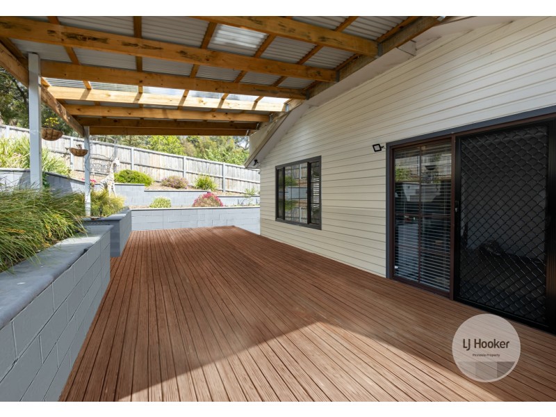 8 Broad Street, Lindisfarne TAS 7015