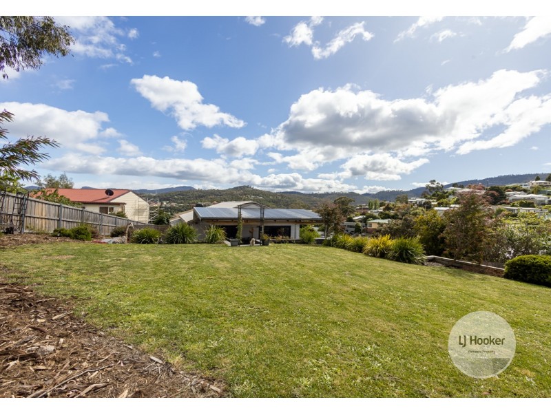 8 Broad Street, Lindisfarne TAS 7015