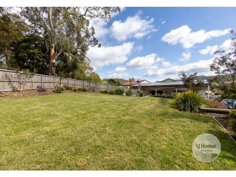 8 Broad Street, Lindisfarne TAS 7015