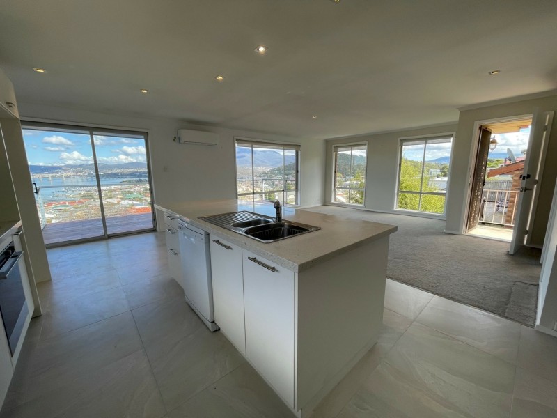 45 Karoola Road, Lindisfarne TAS 7015