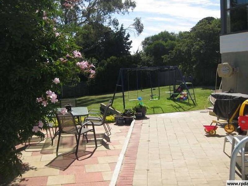 11 Vernon Ave, Montrose TAS 7010