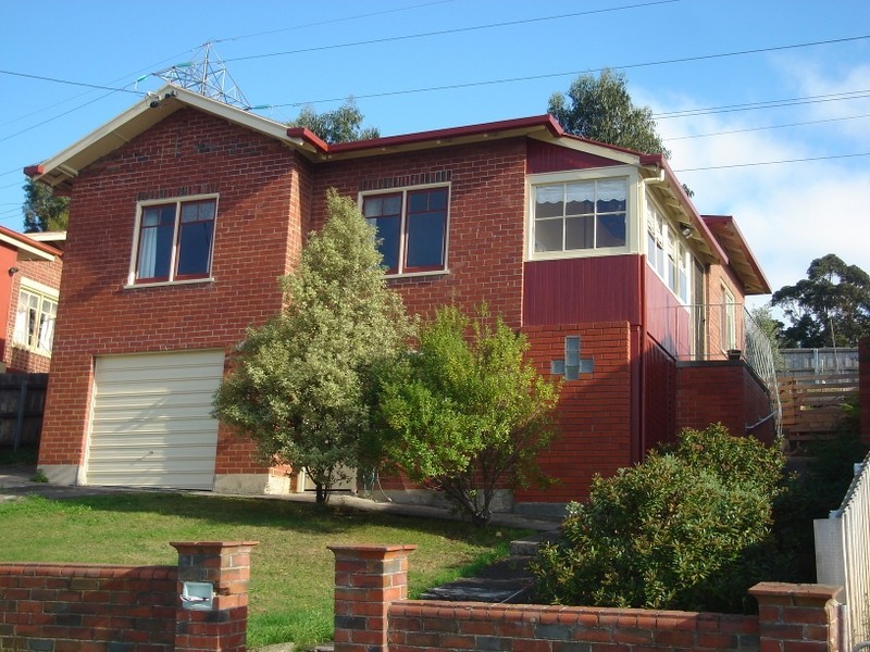 13 Gregson Avenue, New Town TAS 7008