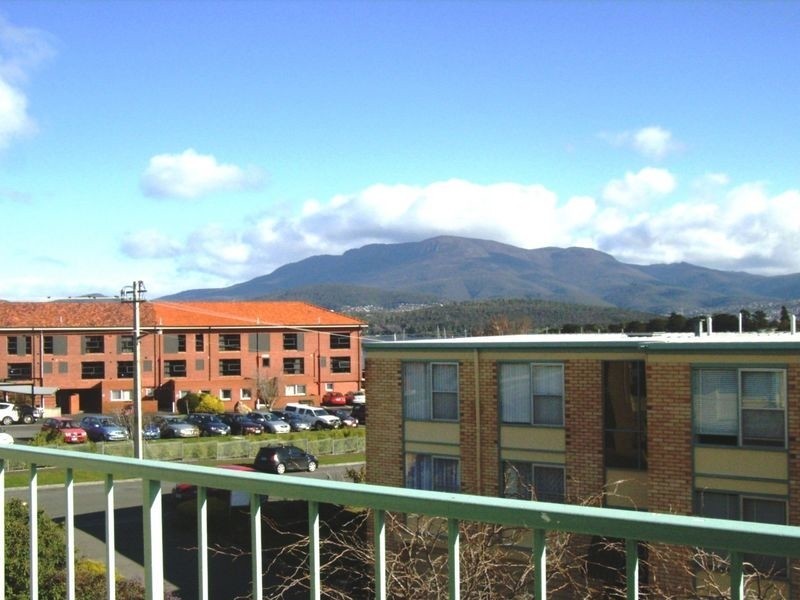 11/10 Ballawinnie Road, Lindisfarne TAS 7015