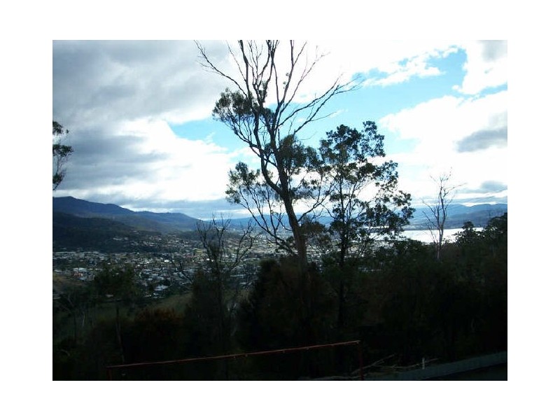 2/9 Castlereigh Court, Lenah Valley TAS 7008