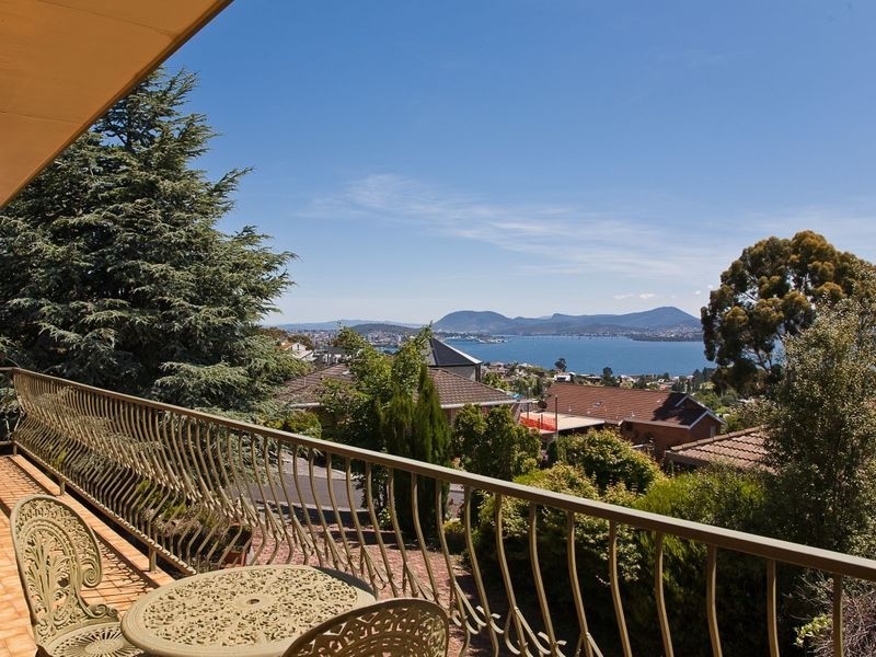 12 Hatton Gardens, Sandy Bay TAS 7005