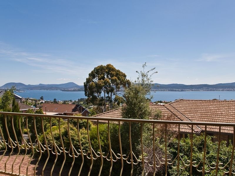 12 Hatton Gardens, Sandy Bay TAS 7005