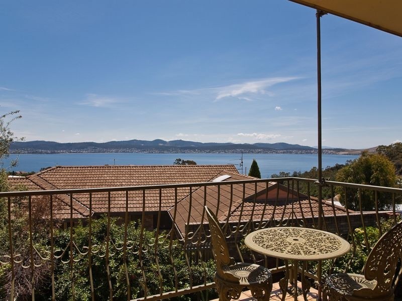 12 Hatton Gardens, Sandy Bay TAS 7005