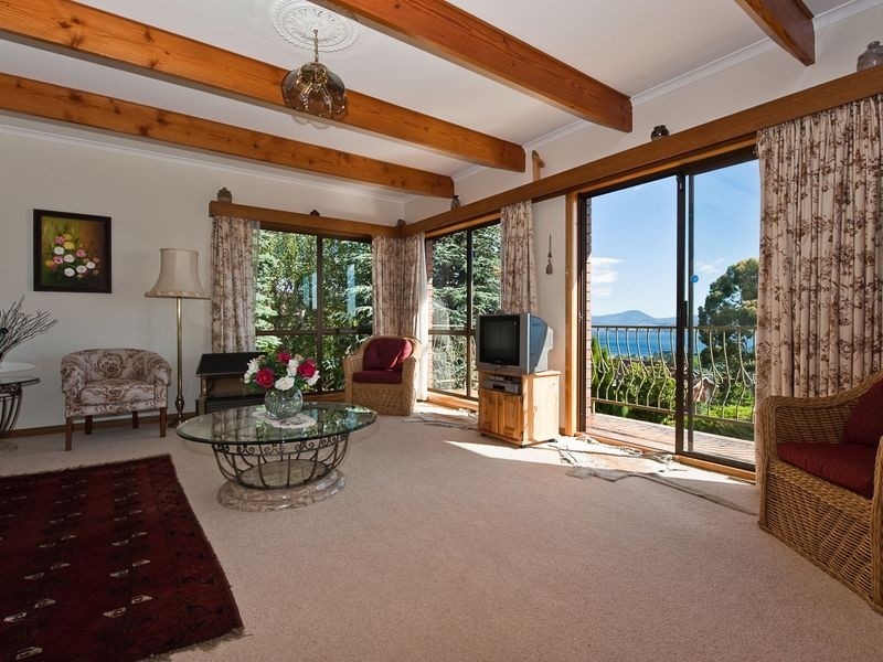 12 Hatton Gardens, Sandy Bay TAS 7005