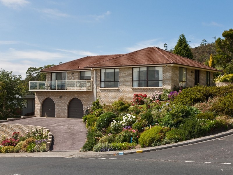 2 Hatton Gardens, Sandy Bay TAS 7005