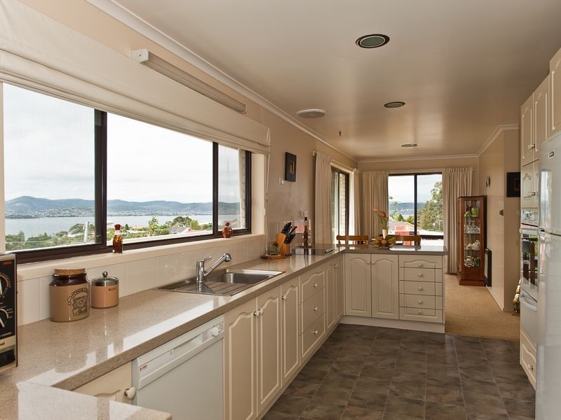 2 Hatton Gardens, Sandy Bay TAS 7005