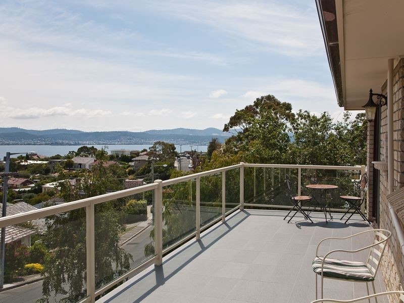 2 Hatton Gardens, Sandy Bay TAS 7005