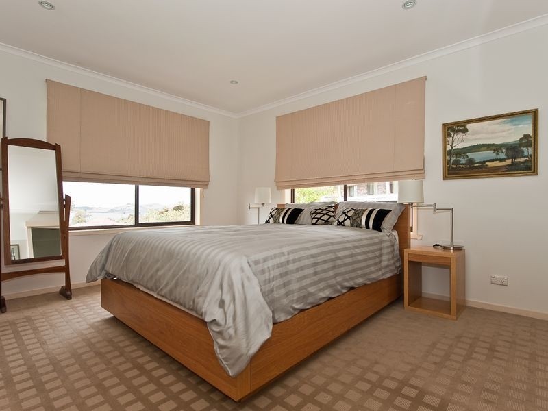 2 Hatton Gardens, Sandy Bay TAS 7005