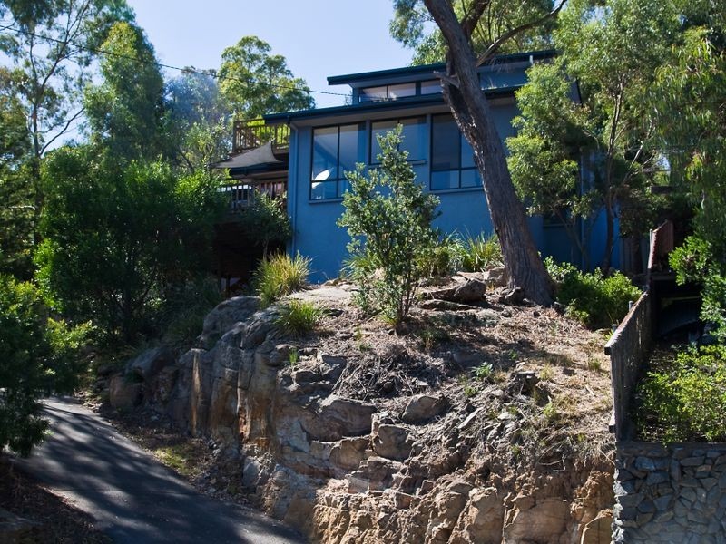 55 Begonia Street, Lindisfarne TAS 7015