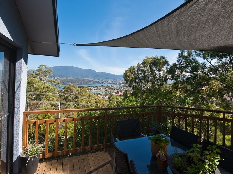 55 Begonia Street, Lindisfarne TAS 7015