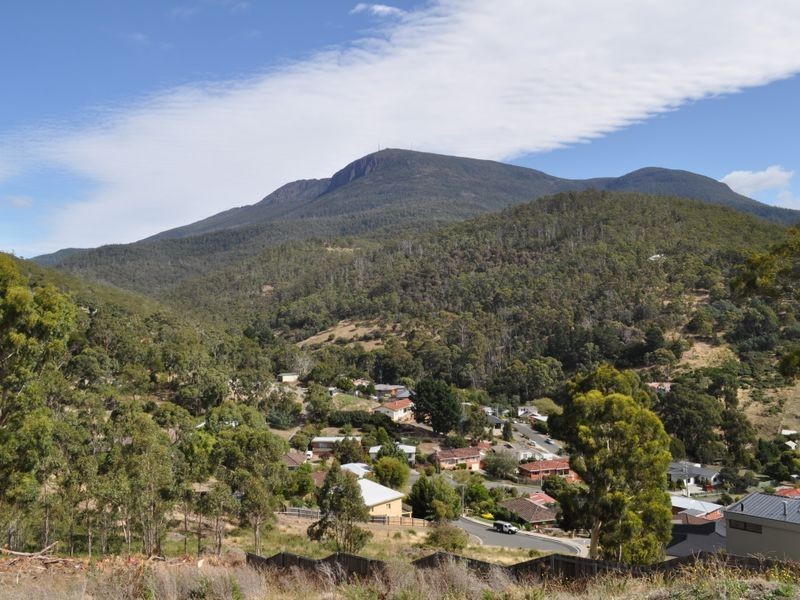 32 Jeannette Court, Lenah Valley TAS 7008