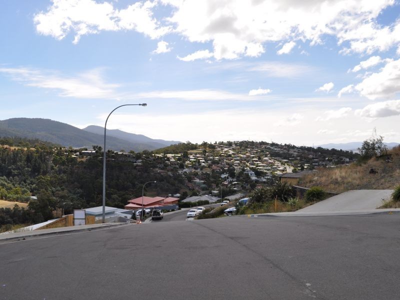 32 Jeannette Court, Lenah Valley TAS 7008