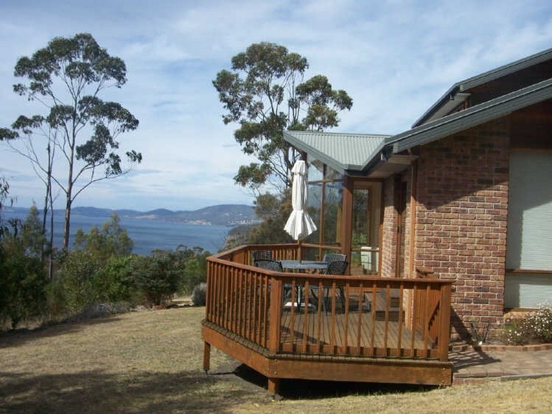 77 Coolamon Road, Taroona TAS 7053