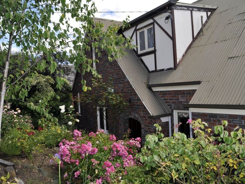 13 Knocklofty Terrace, West Hobart TAS 7000