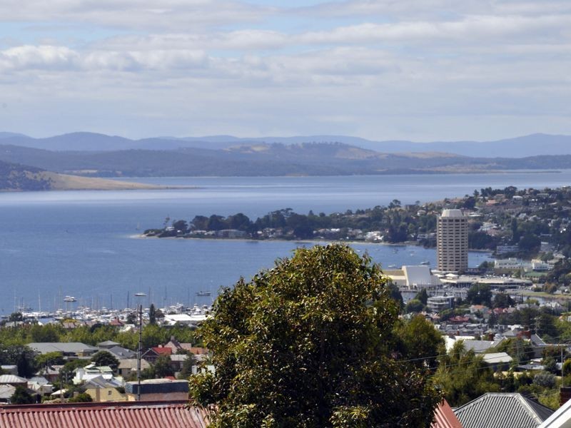 13 Knocklofty Terrace, West Hobart TAS 7000