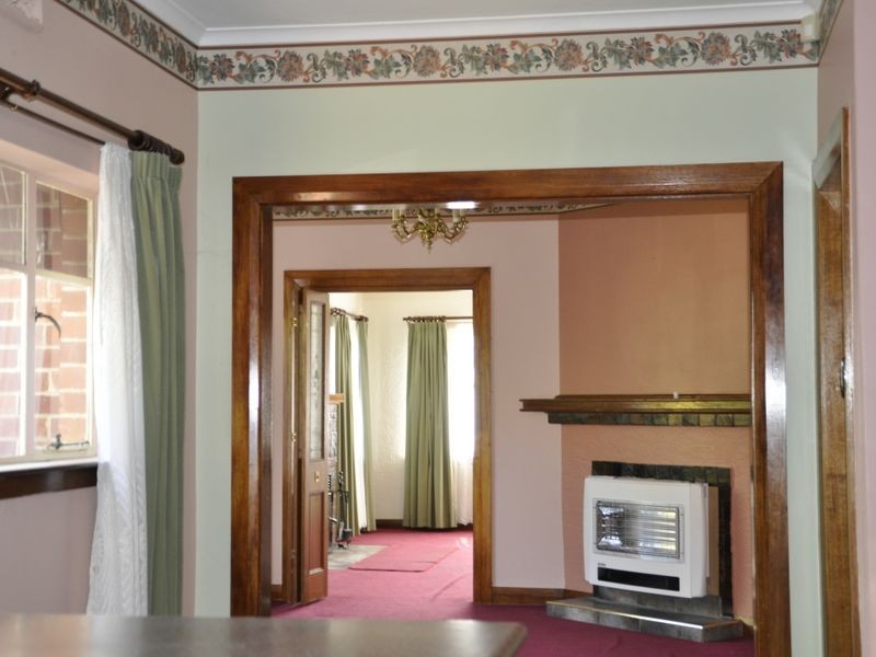 152 Augusta Road, Lenah Valley TAS 7008