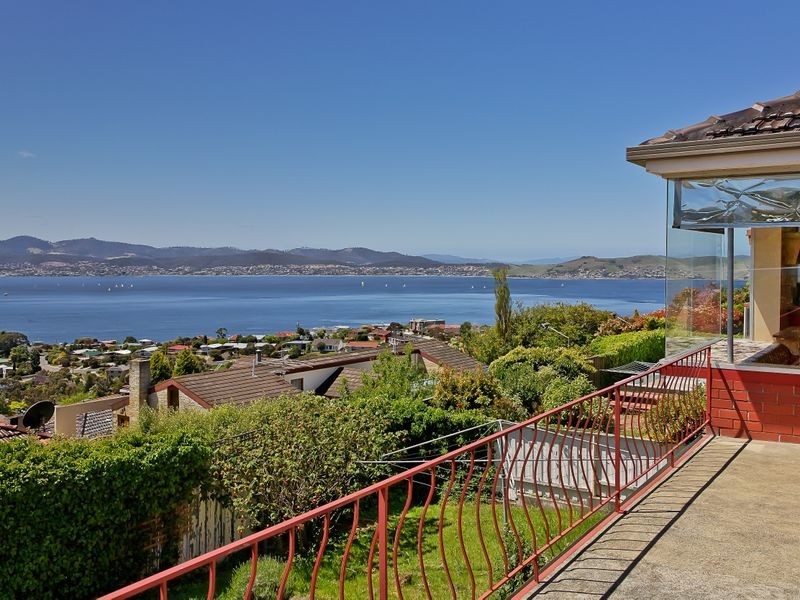 23 Broadwaters Parade, Sandy Bay TAS 7005