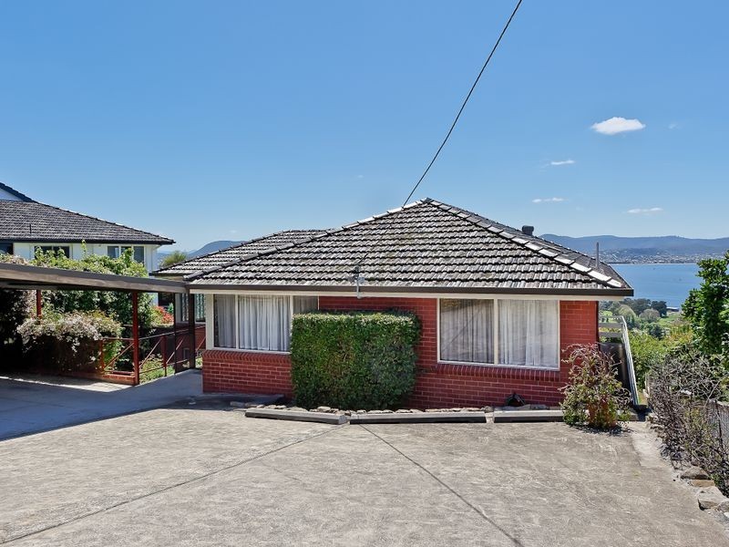23 Broadwaters Parade, Sandy Bay TAS 7005